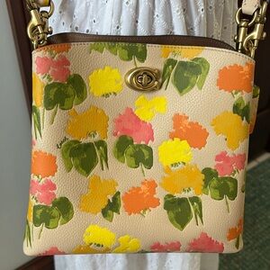 Coach  Willow Shoulder/Crossbody bag  satchel Bucket bag leather floral mix  EUC